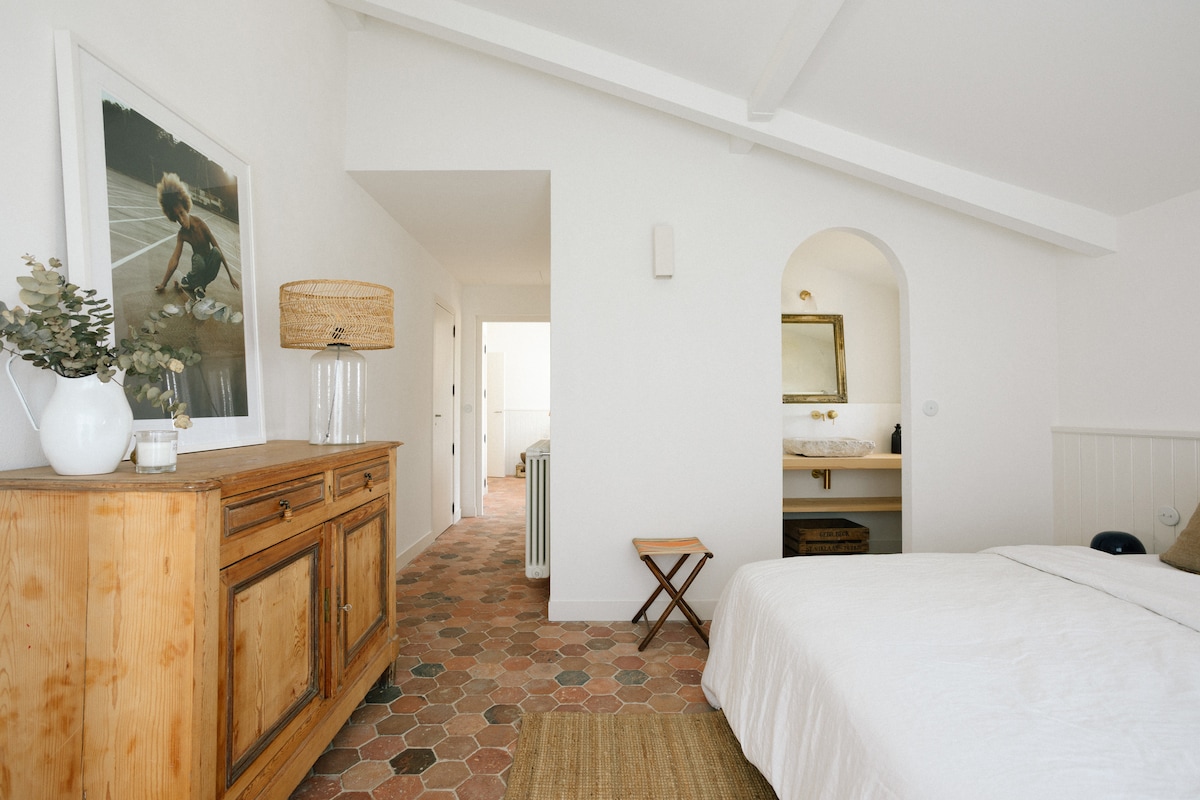 Maison Itsasoa overview 1