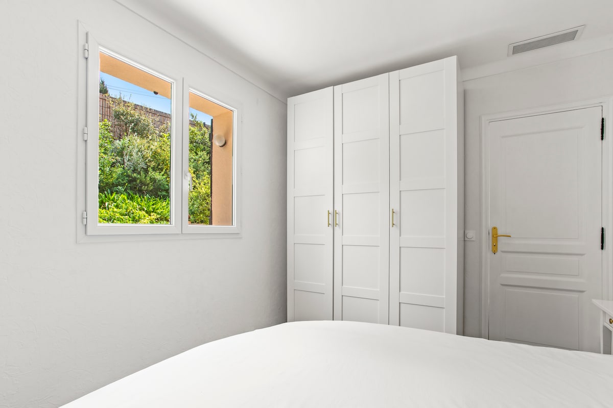 Villa Sainte-Maxime overview 1