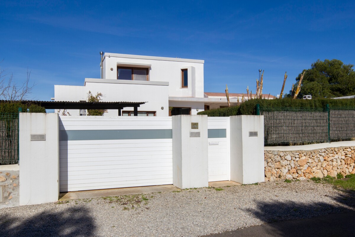 Villa Cala Morell overview 1