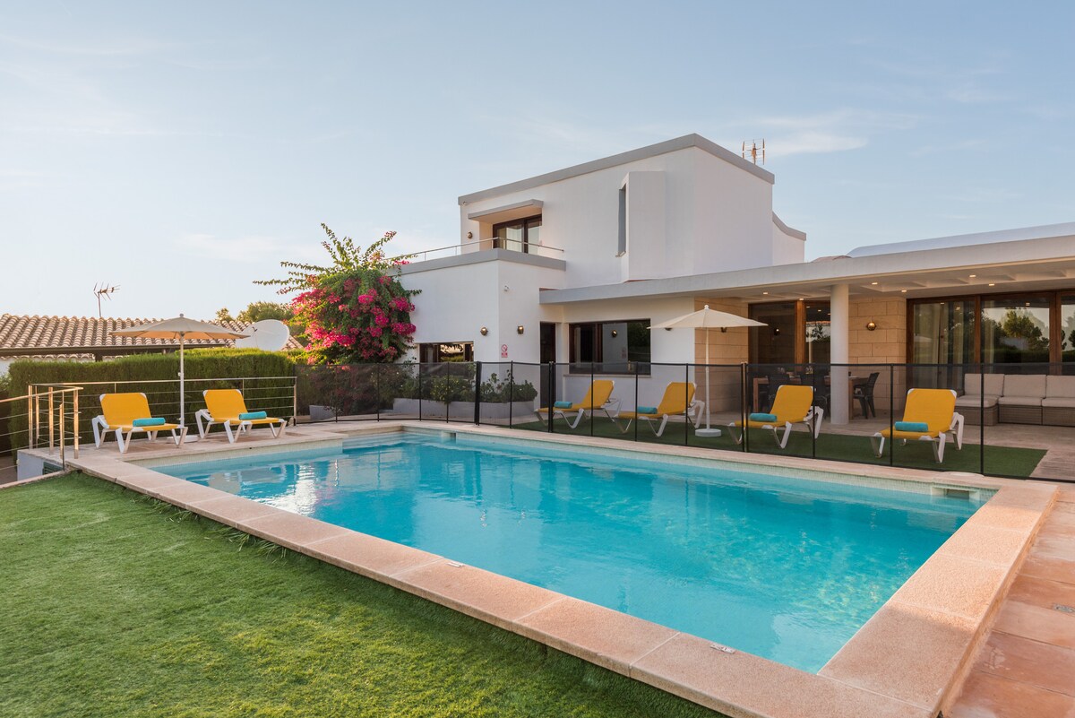 Villa Cala Morell overview 2
