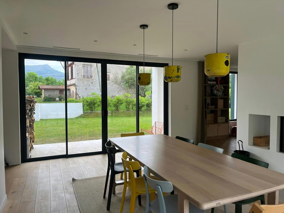 Maison de la Rhune overview 2