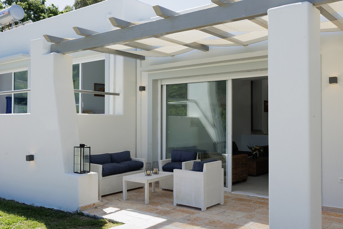 Villa Pontikonisi overview 2