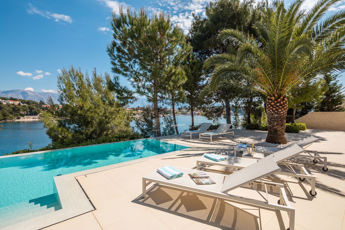Villa Pakleni overview 3
