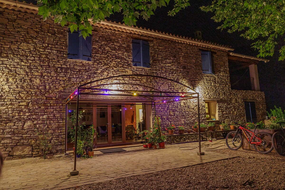 Mas de Forcalquier overview 2
