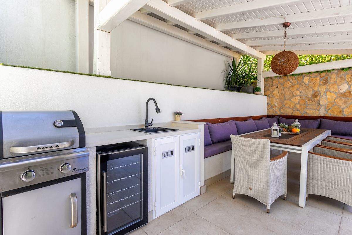 Villa Lavanda overview 1