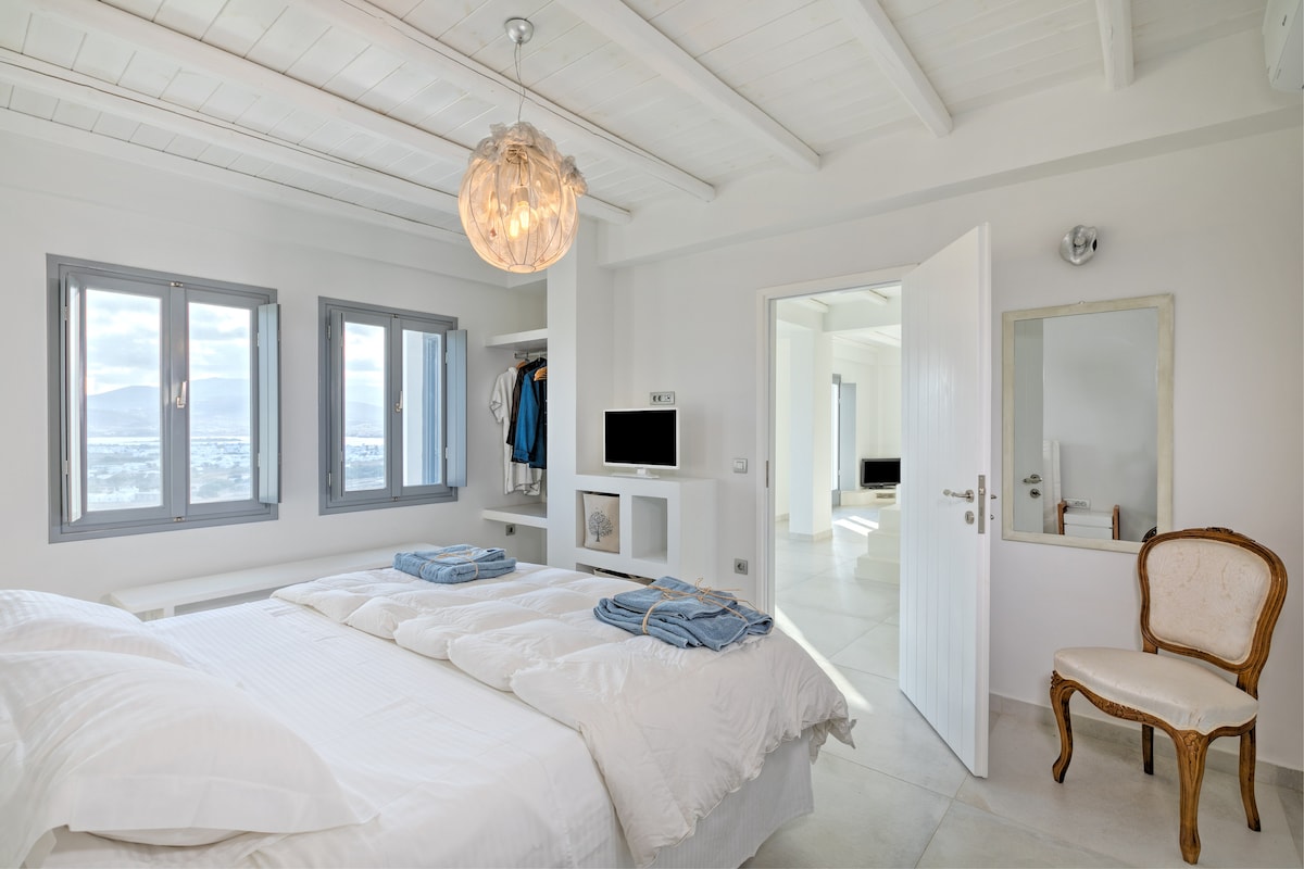 Villa Psarou overview 3
