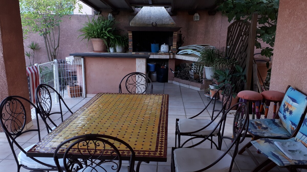 Villa des Lavandes overview 1