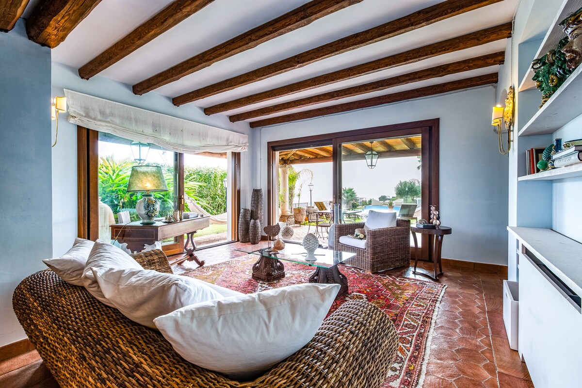 Villa Catania overview 1