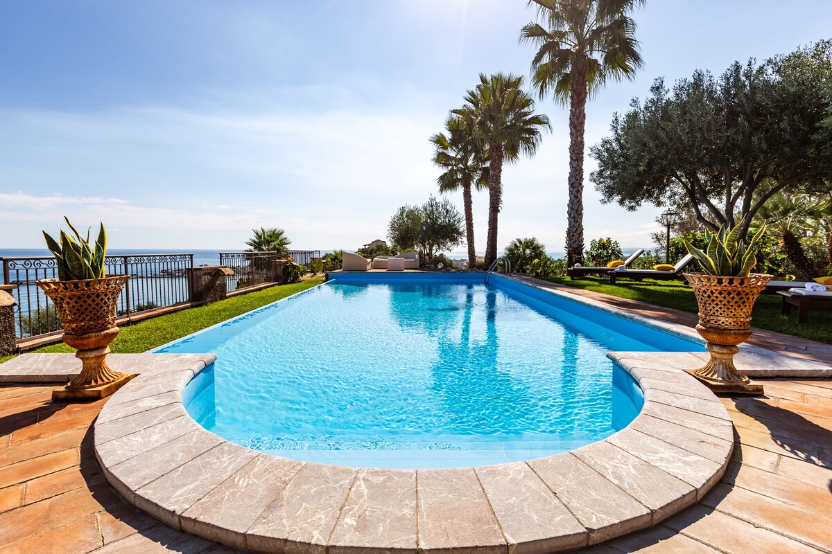 Villa Catania overview 3