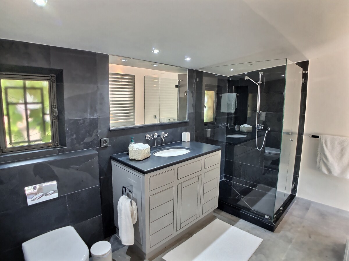 Villa Charme overview 3