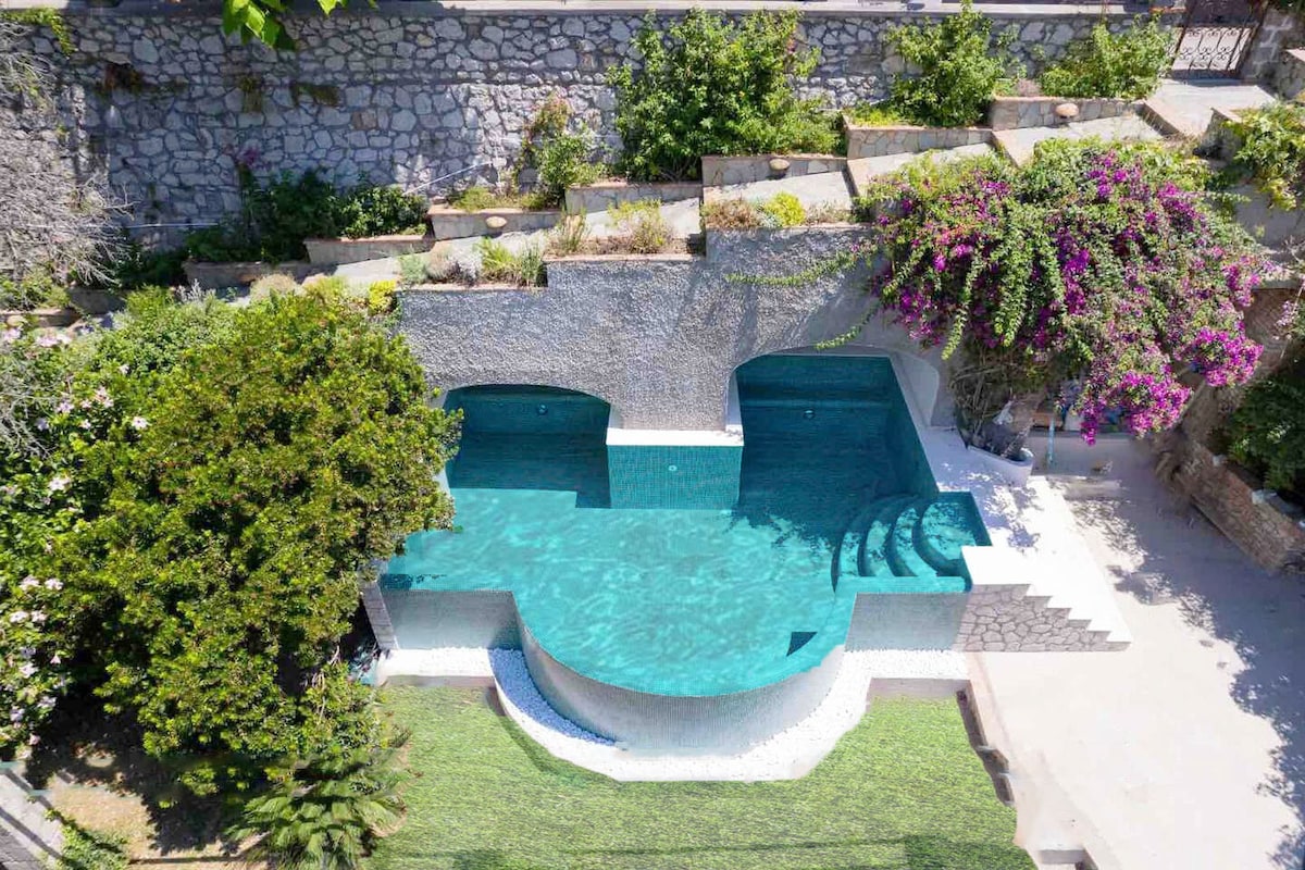Villa Faraglioni overview 3