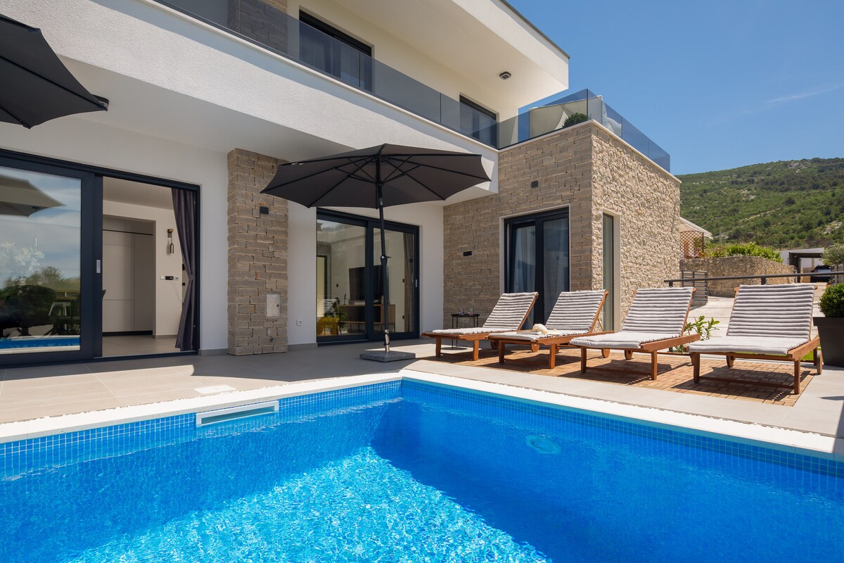Villa Trogir overview 1