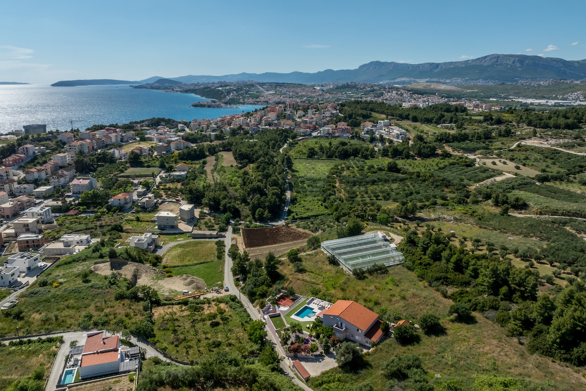 Villa Vis overview 3
