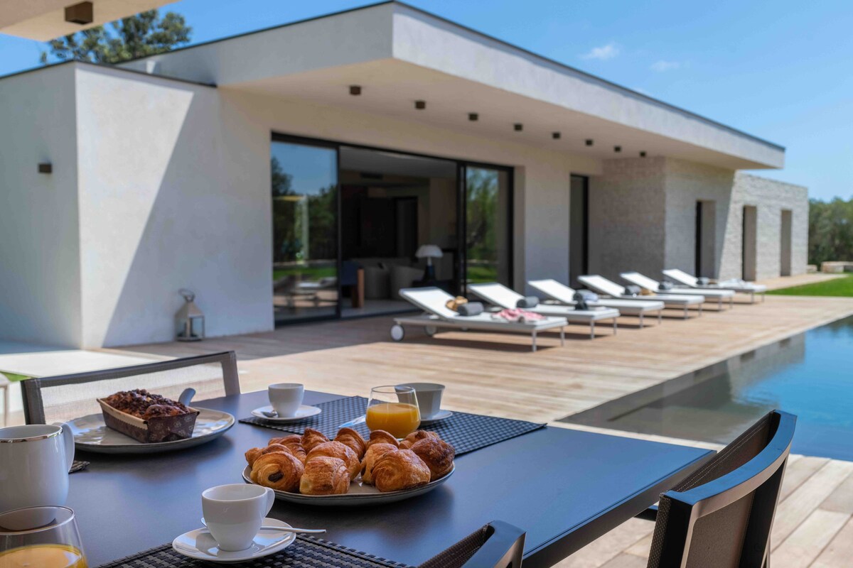 Villa Lavezzi overview 1