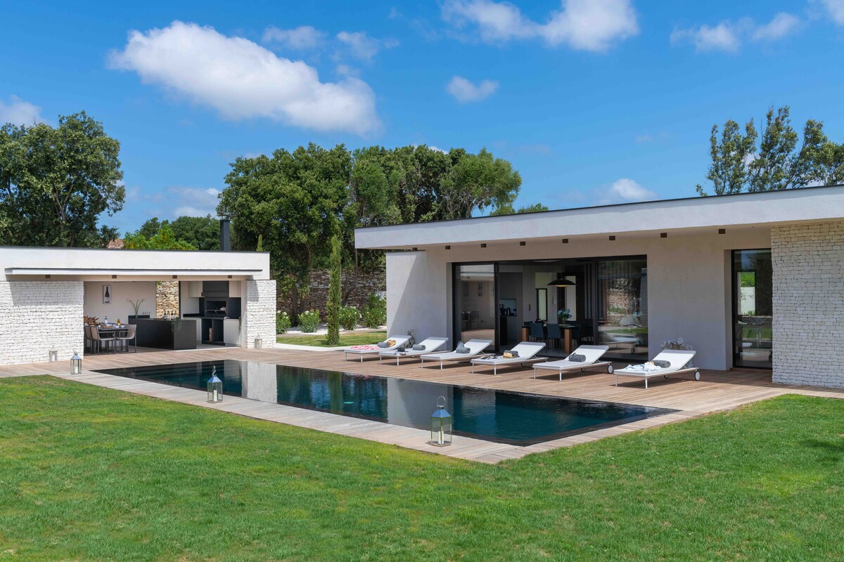 Villa Lavezzi overview 2