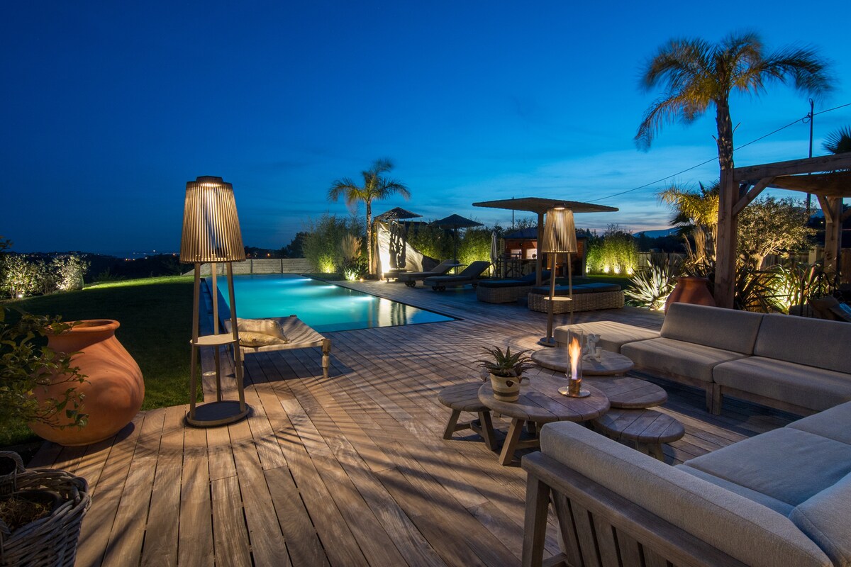 Villa des Pins overview 1