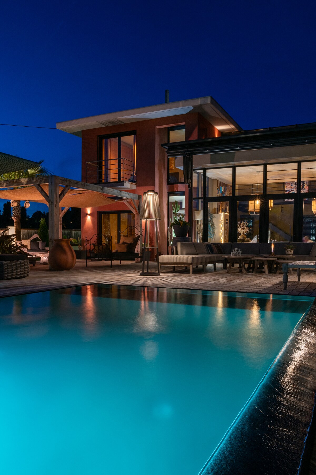 Villa des Pins overview 3