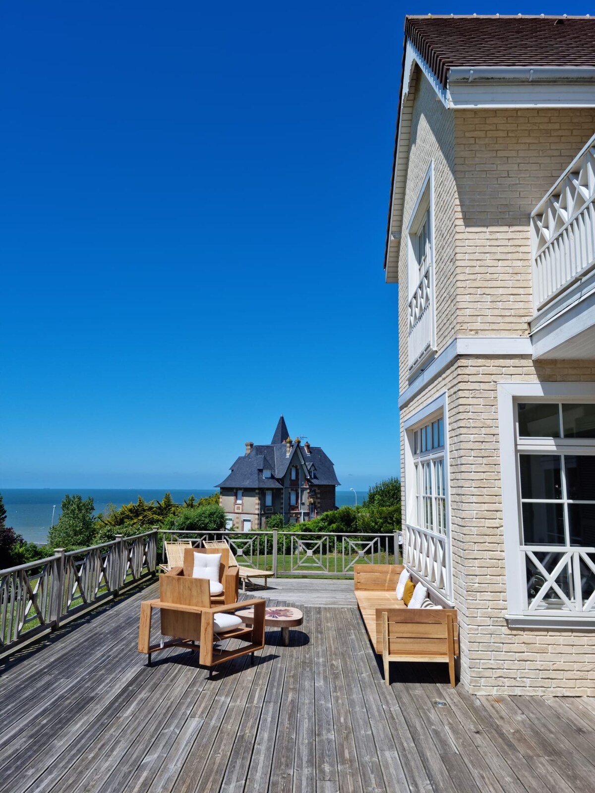 Villa Les Planches overview 1