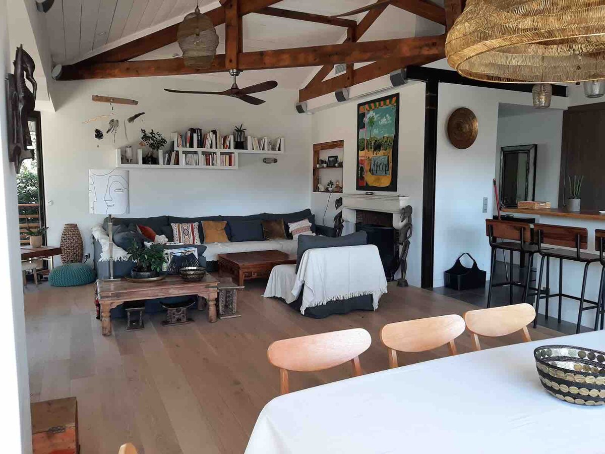 La Maison Rouge overview 2