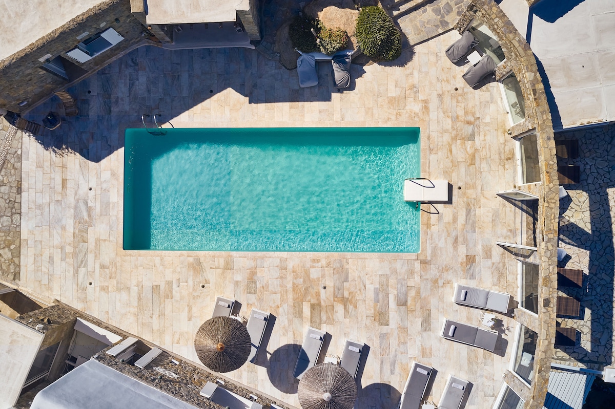 Villa Petrolefko overview 2