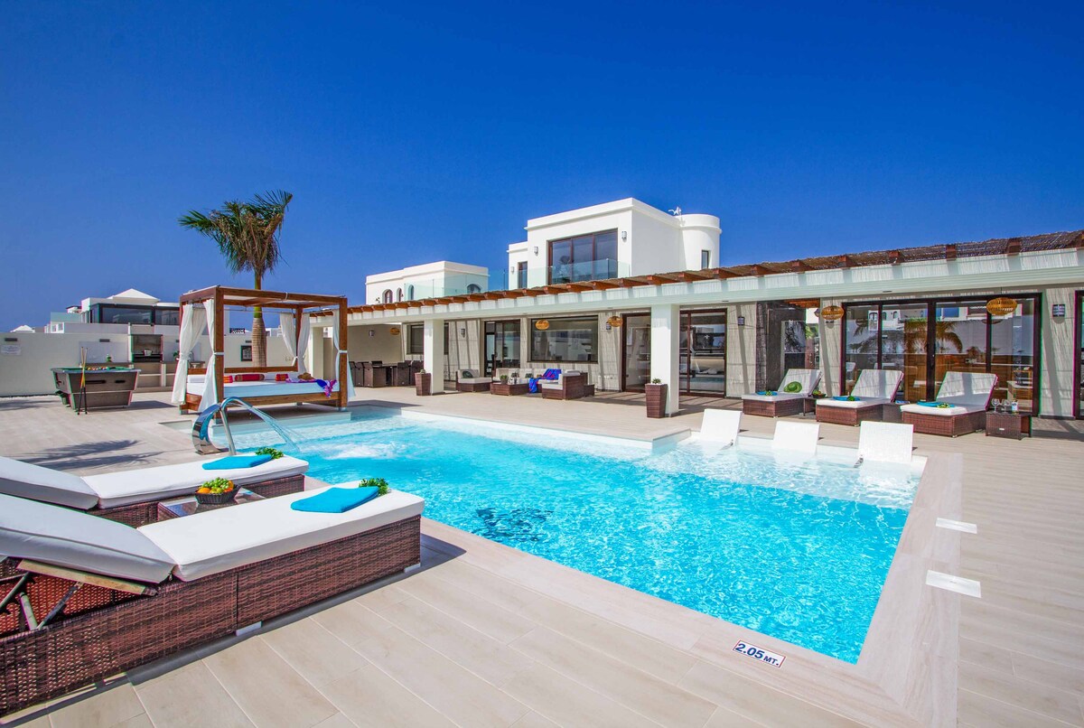 Villa Anyaval overview 1
