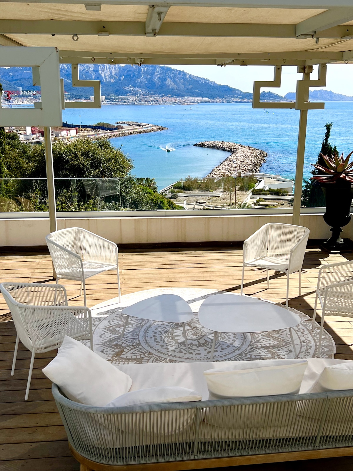 Villa Kennedy overview 1