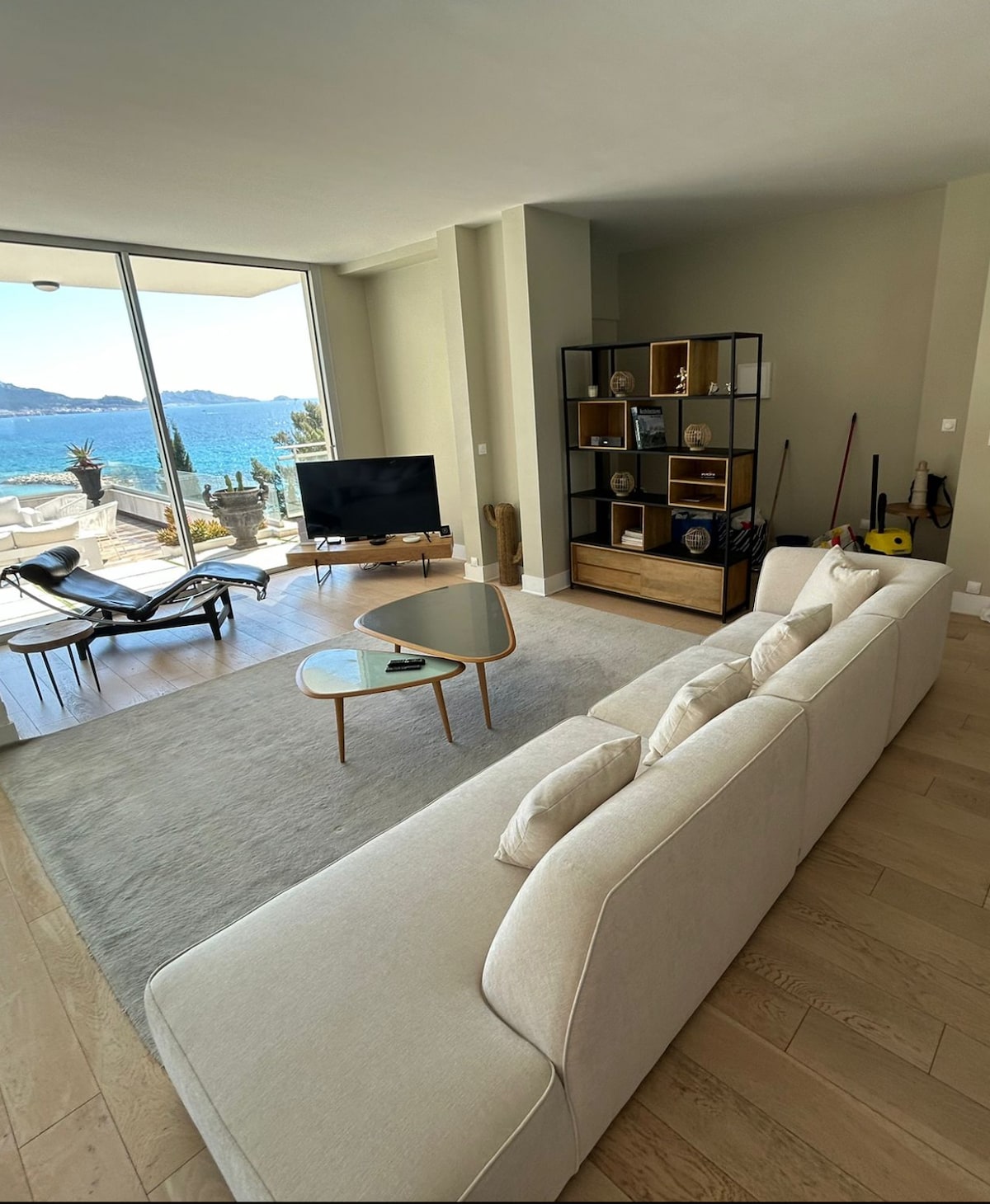 Villa Kennedy overview 2