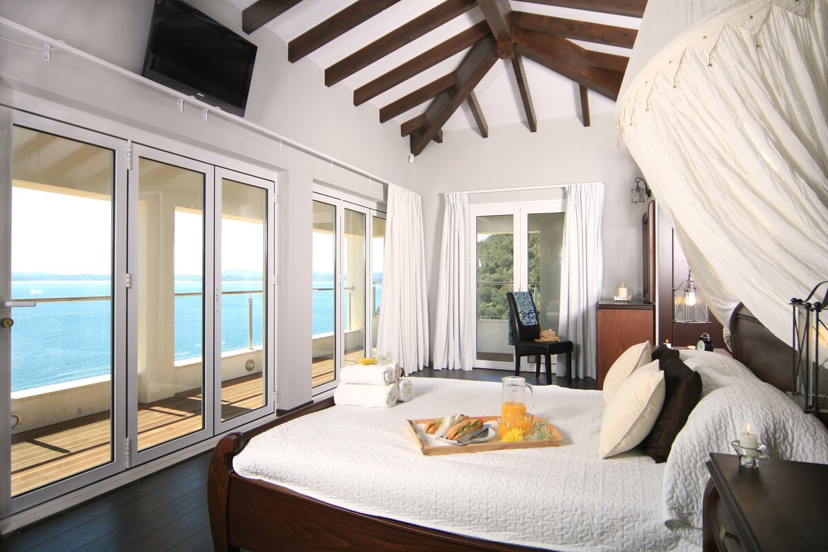 Villa Paxos overview 2