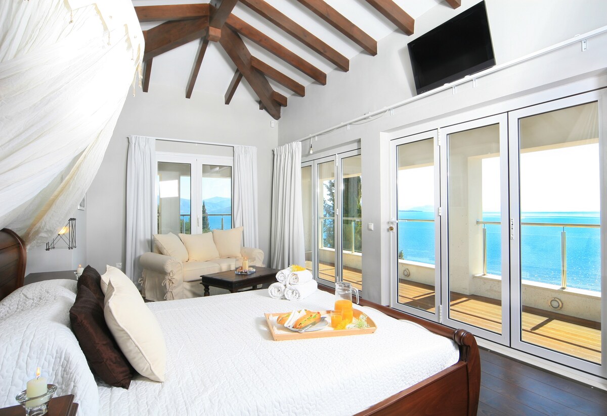 Villa Paxos overview 3