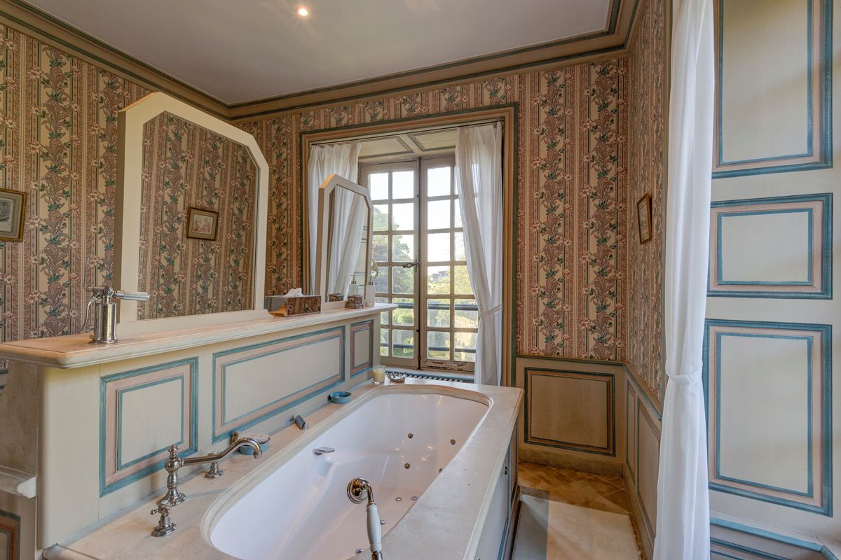 Chateau Les Douves 2