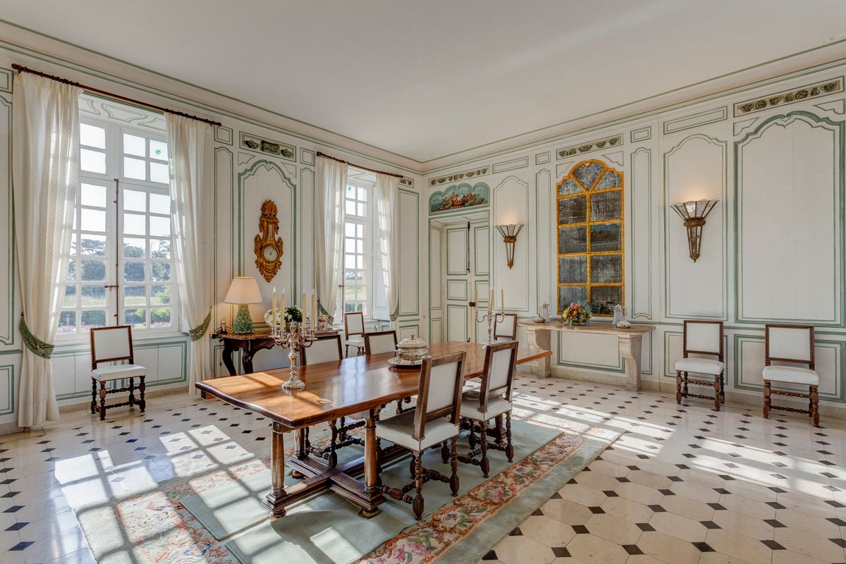 Chateau Les Douves overview 1