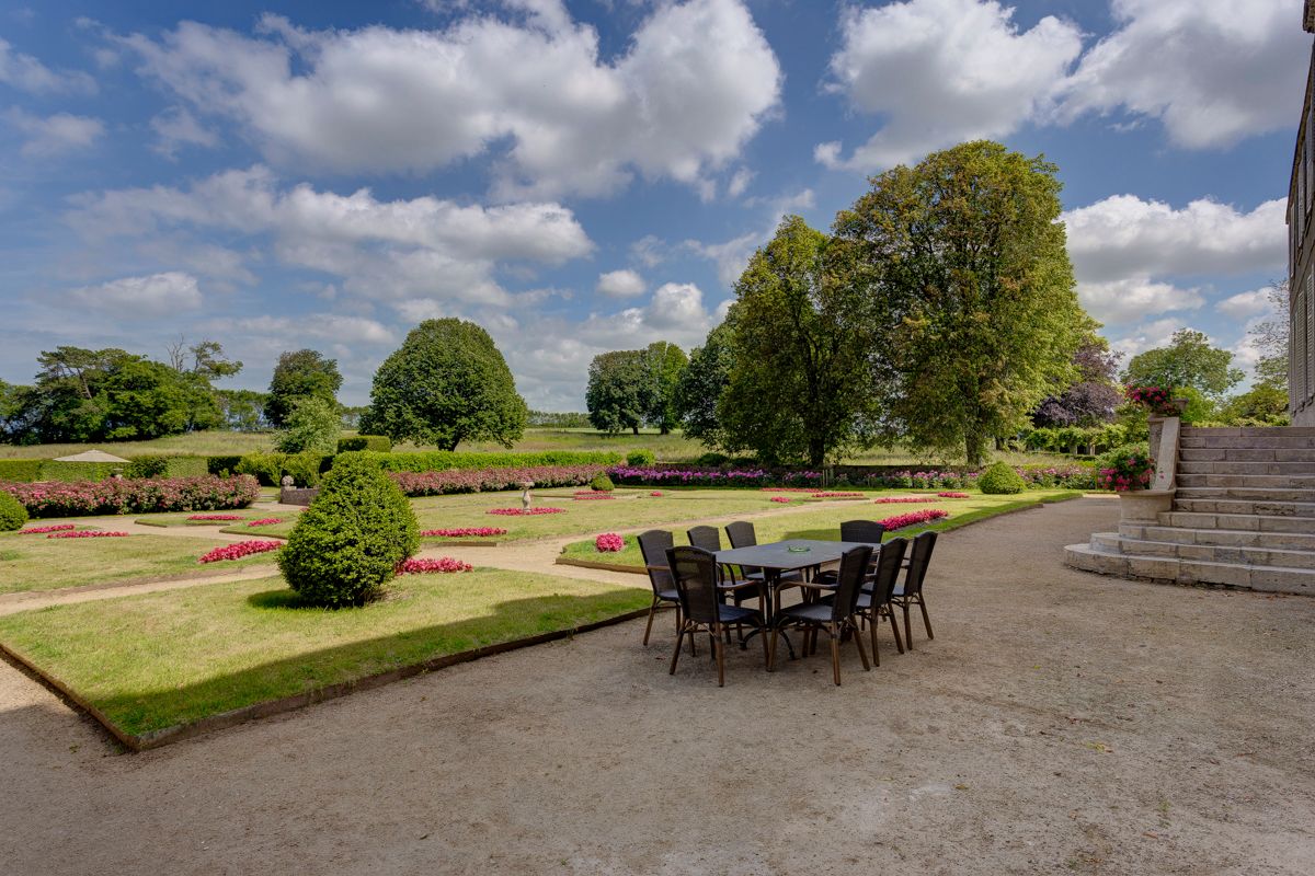 Chateau Les Douves overview 3