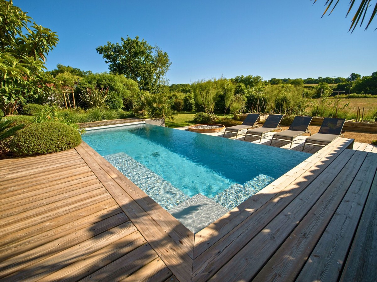 Villa Loreteian overview 1