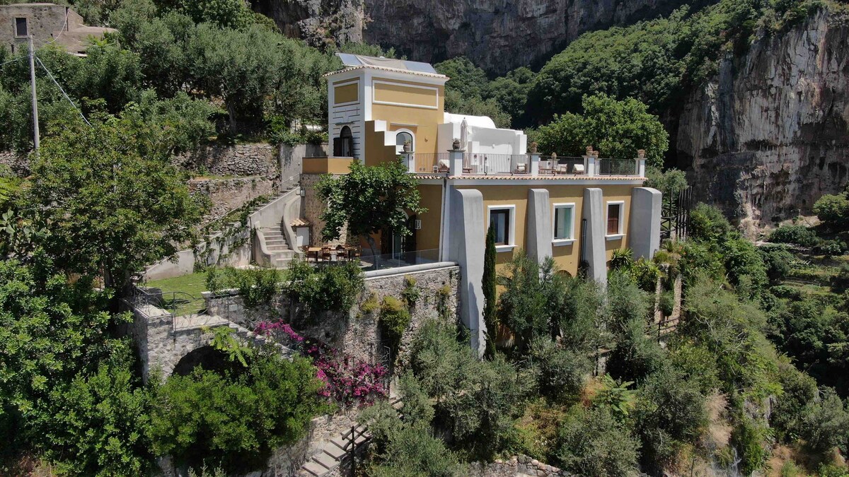 Villa Positano overview 1