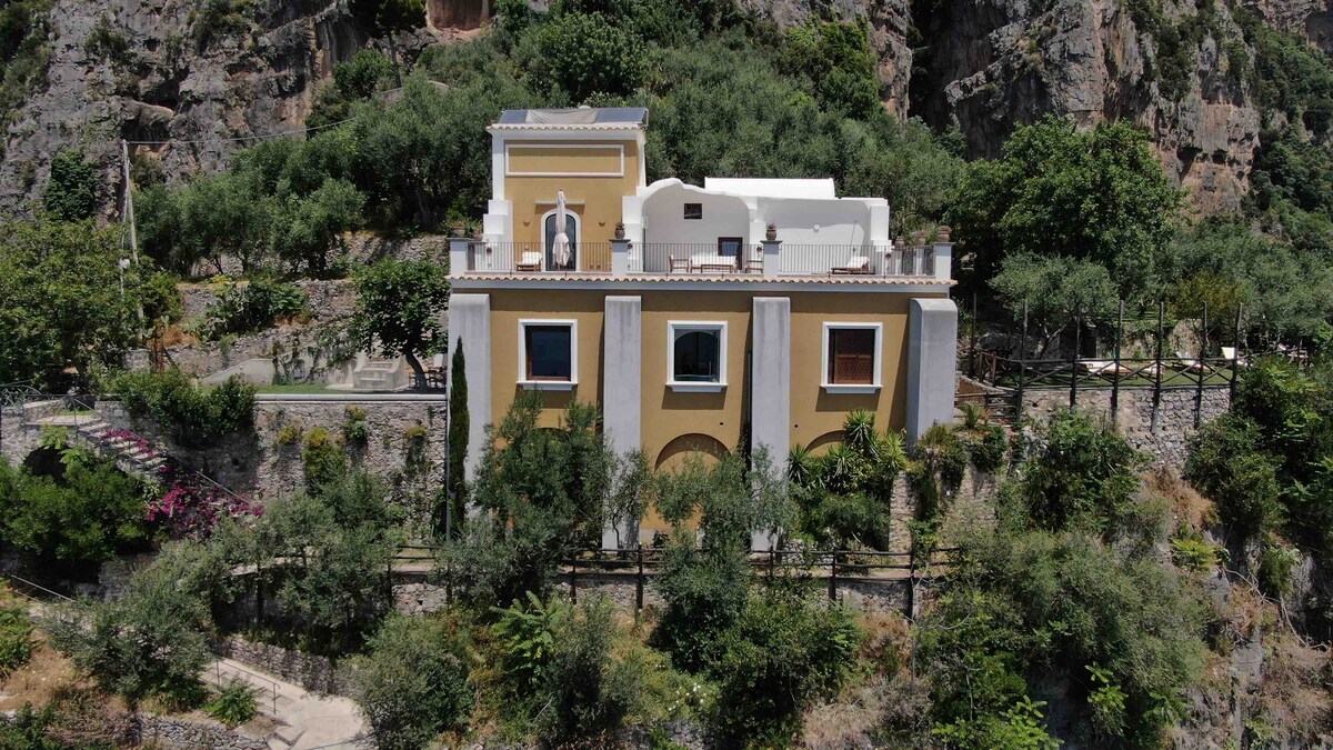Villa Positano overview 2