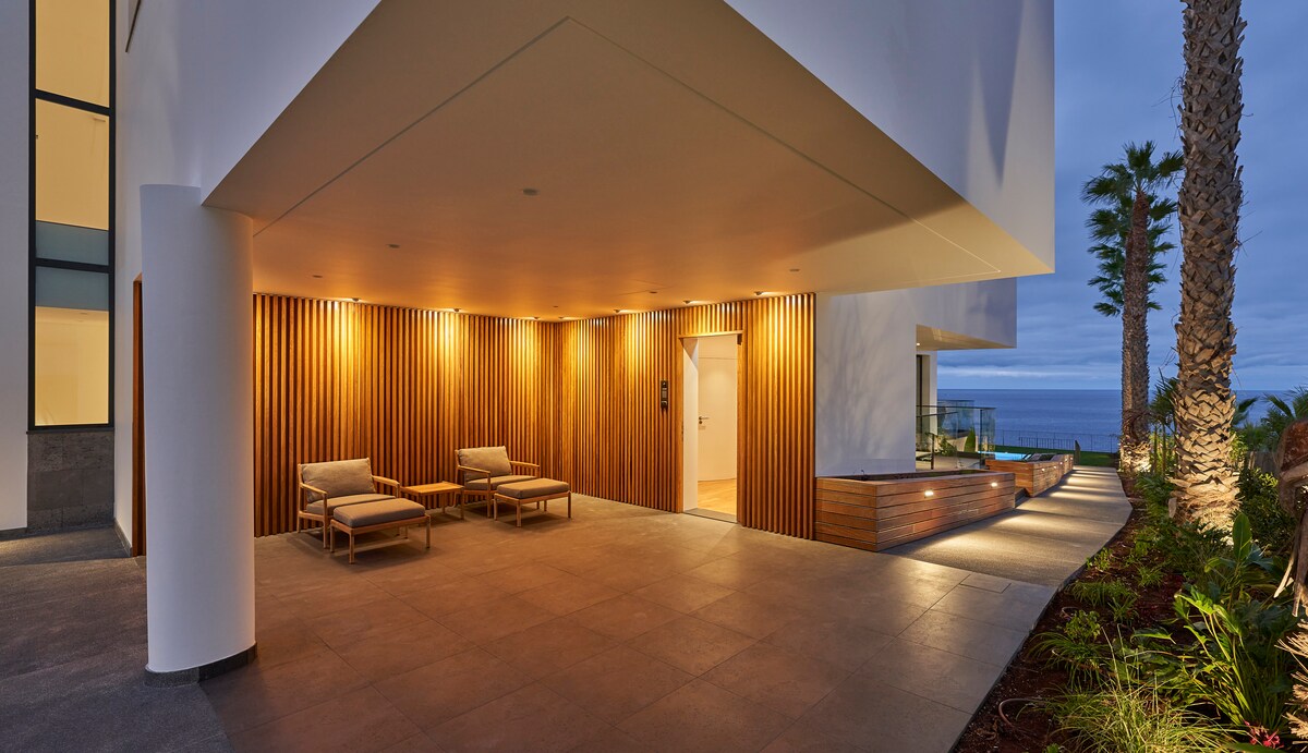 Villa Cliff Bay overview 1