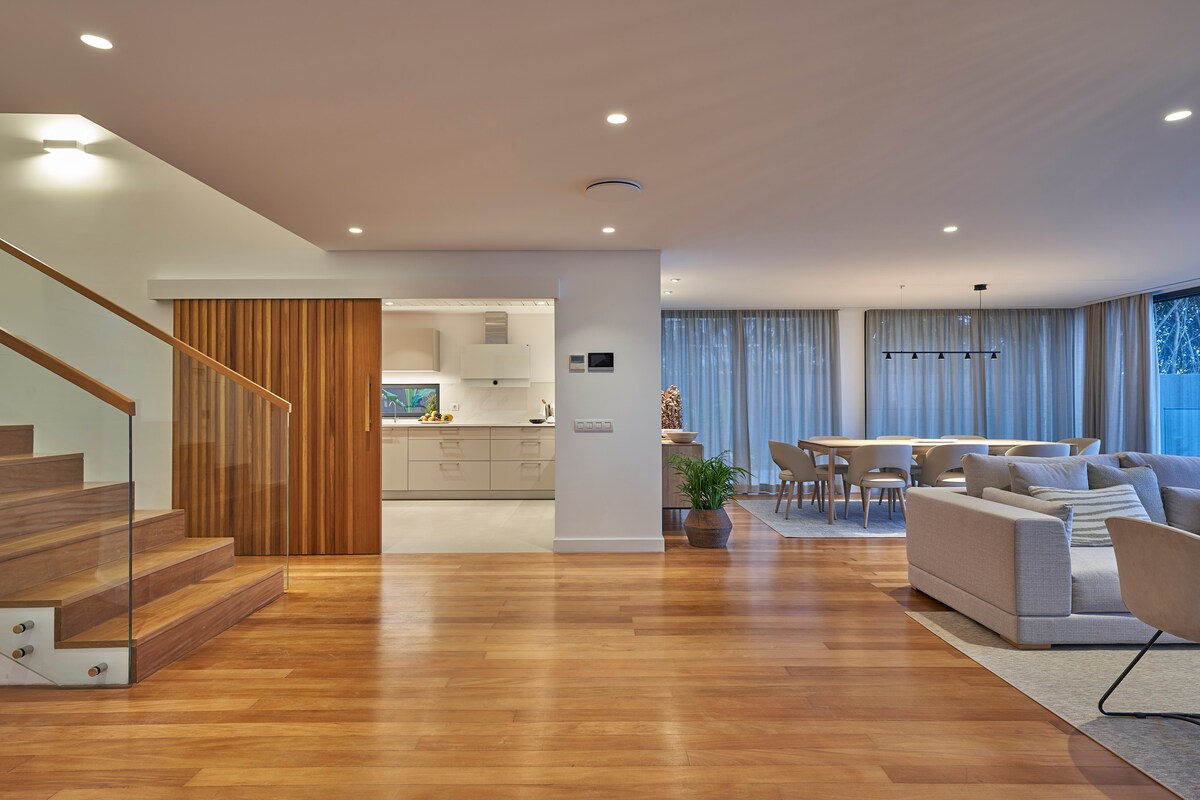 Villa Cliff Bay overview 3