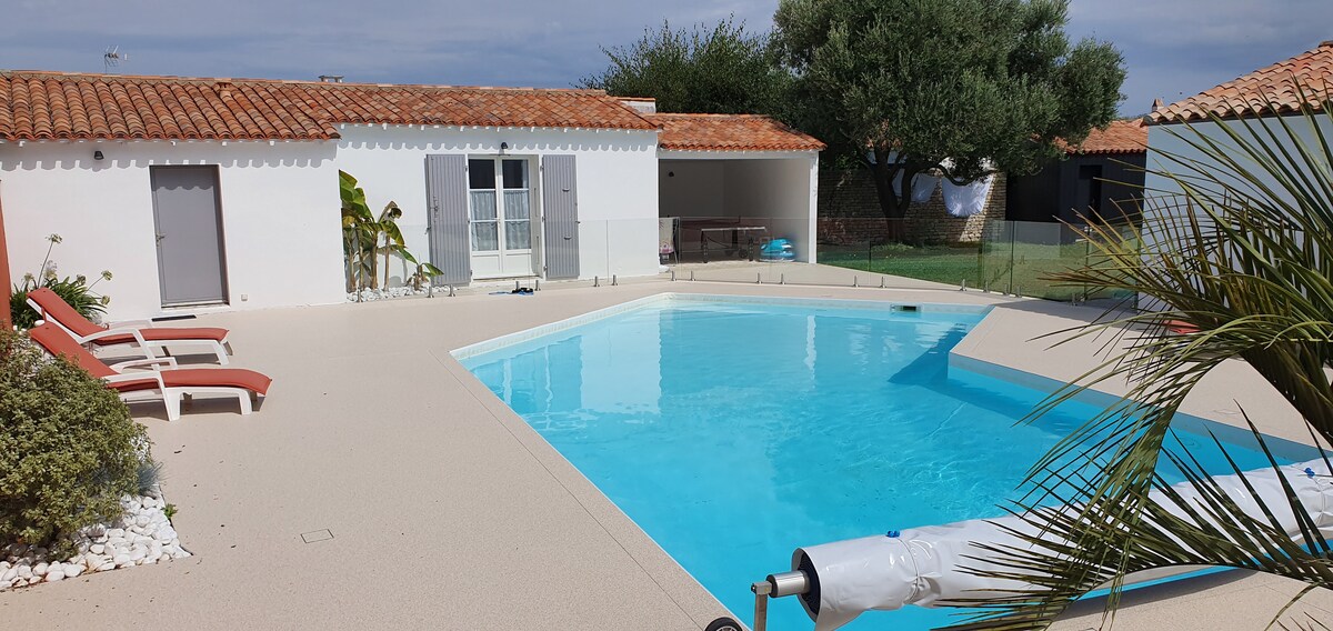 Maison La Couarde overview 2