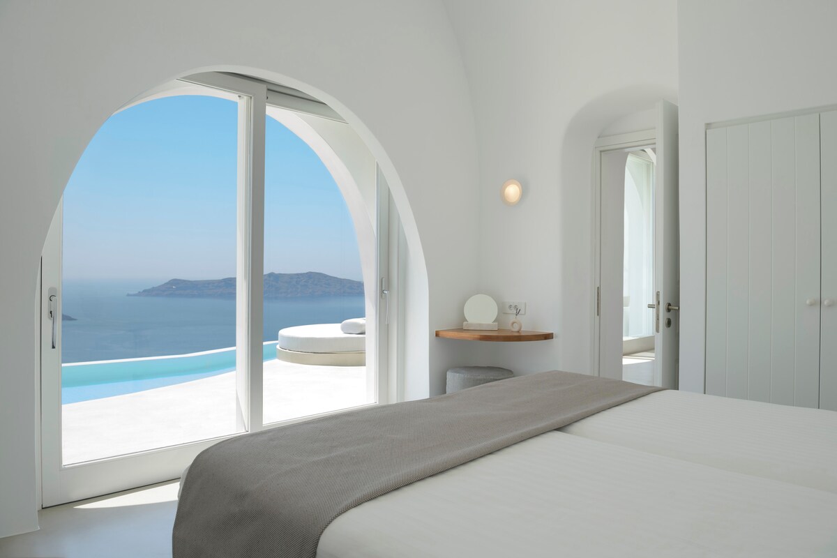 Villa Thira overview 1