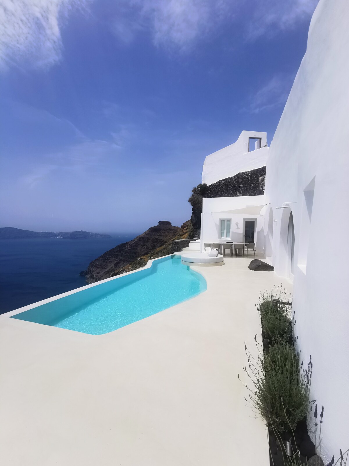 Villa Thira overview 2