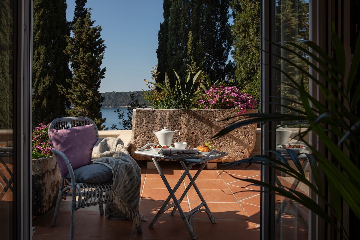 Villa Zora overview 1