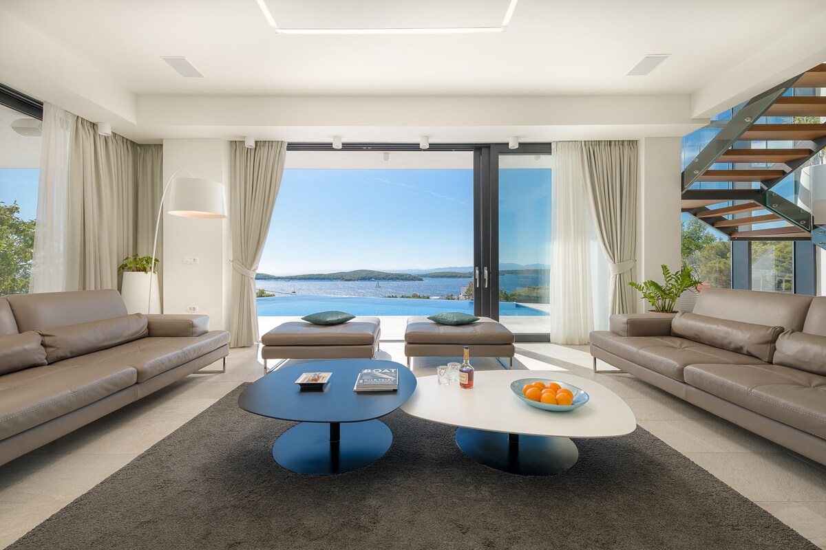 Villa Anabel overview 1