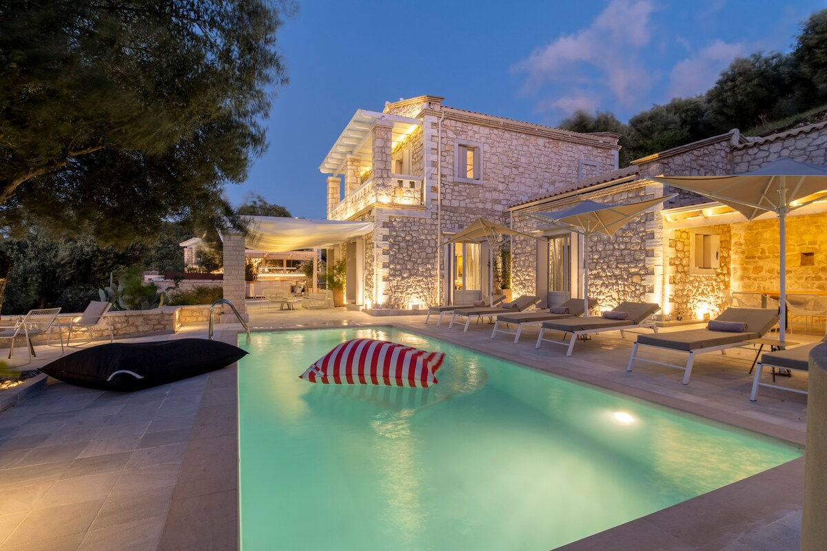 Villa Petra overview 2