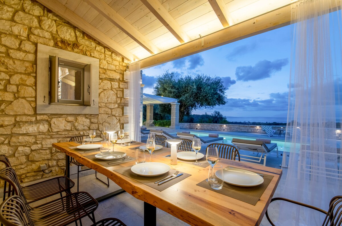 Villa Petra overview 3