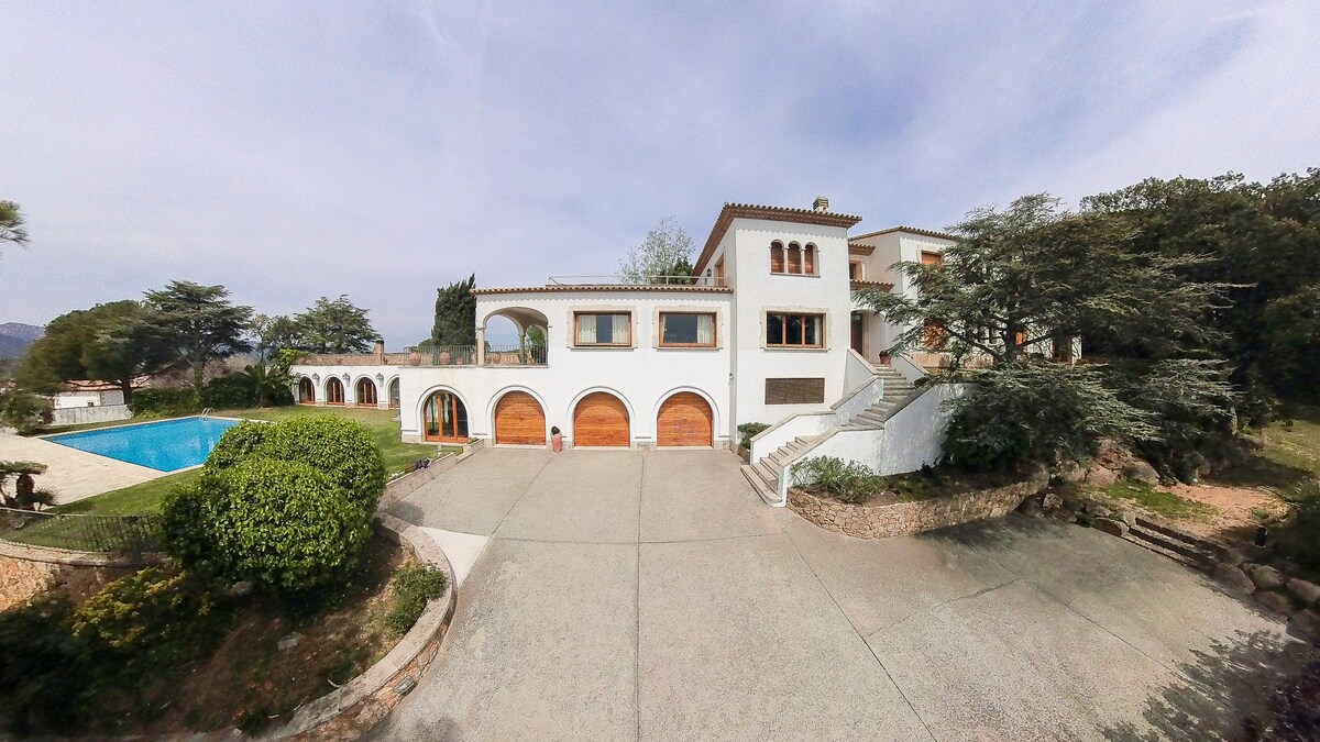 Villa Maricel overview 2