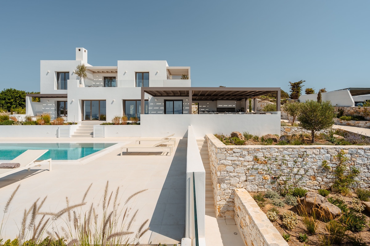Villa Naxia overview 2