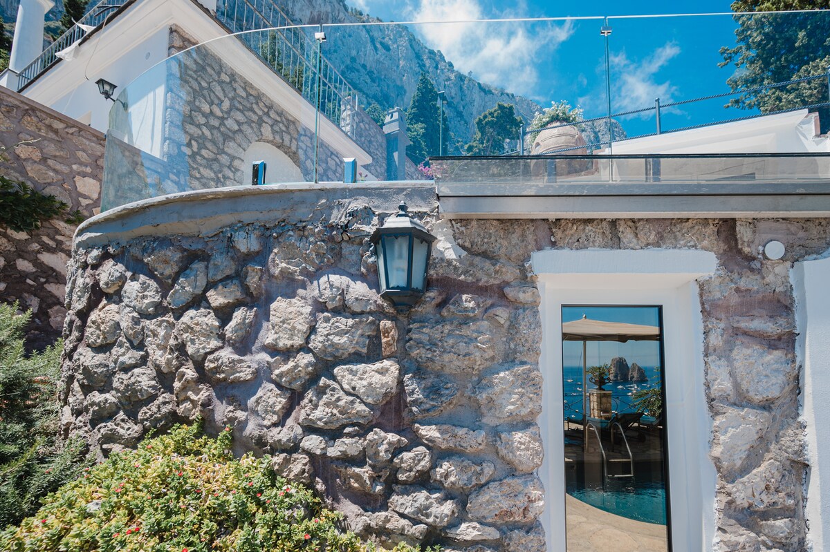 Villa Caprese overview 1