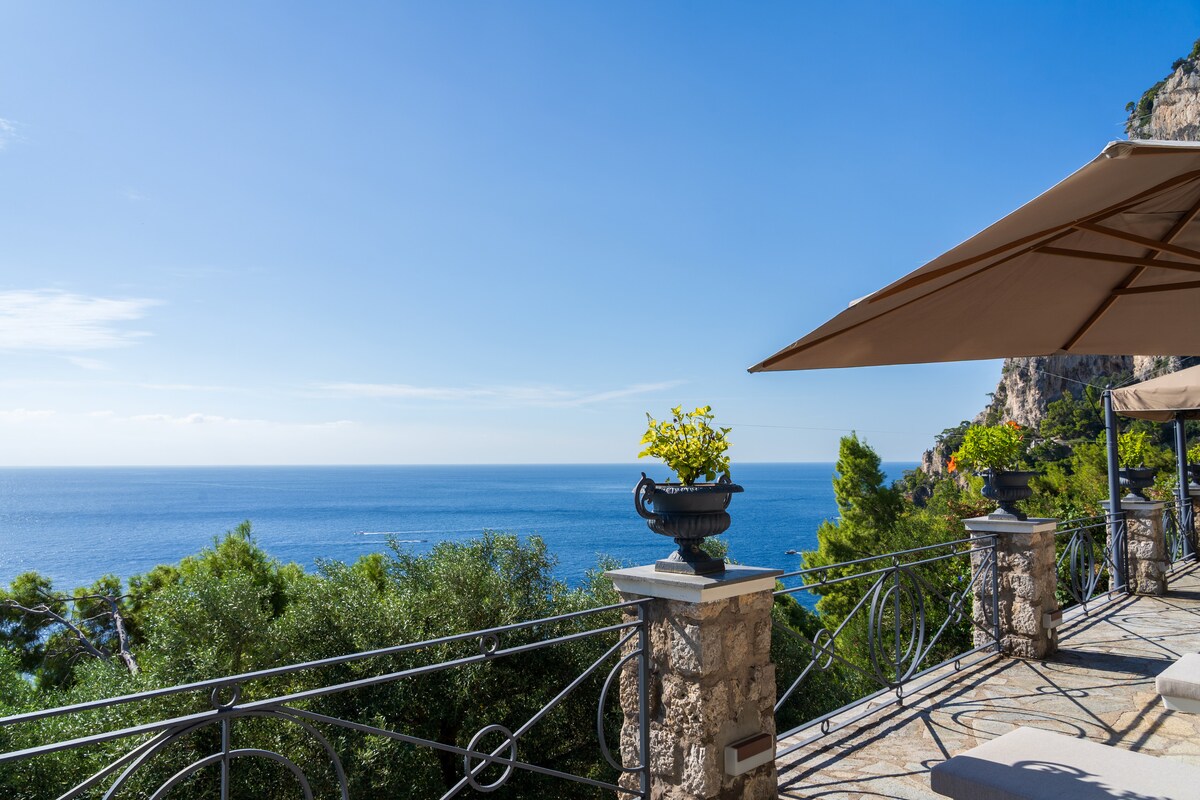 Villa Caprese overview 2
