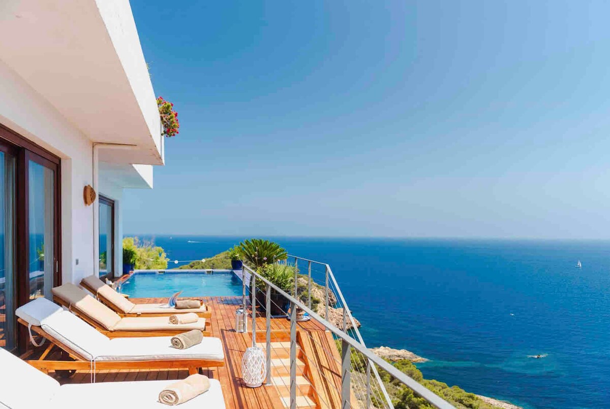 Villa Es Vedra overview 1