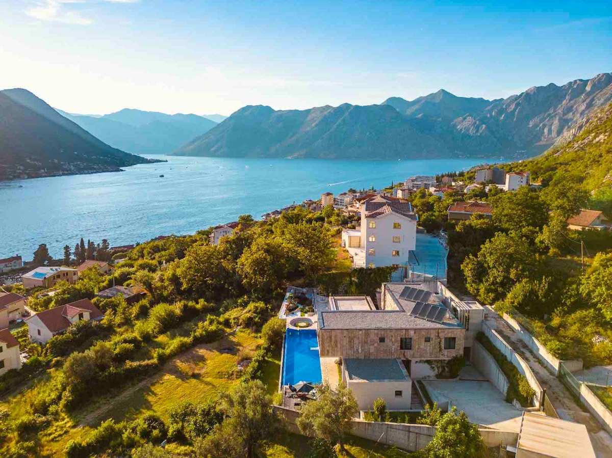 Villa Risan overview 1